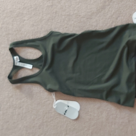 Tank and pants - Picture 2 of 3